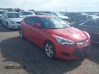 2013 Hyundai Veloster w/Gray Int z VIN KMHTC6AD6DU167563, wystawiony jako IAAI lot #43296088 z przebiegiem 146 703 mil mil oraz . Historia ofert i sprzedaży dostępna na DreamBid. Obrazek 1.