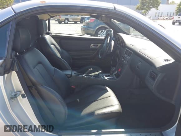 ✅ 2001 Mercedes-Benz SLK 230 Kompressor • VIN: WDBKK49F11F216888 • Lot: 42839517. Listed on IAAI with 124,609 mi. Free auction sales archive from the USA and detailed vehicle history report at DreamBid. Image 5.