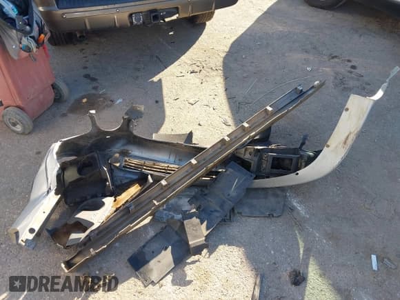 ✅ 2005 Buick LaCrosse CXL • VIN: 2G4WD532X51198490 • Lot: 43593015. Wystawiony na IAAI z przebiegiem Nie podano. Bezpłatny archiwum sprzedaży aukcyjnych z USA i szczegółowy raport historii pojazdu na DreamBid. Zdjęcie 11.