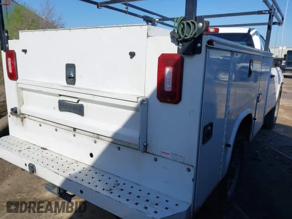 ✅ 2018 Chevrolet Silverado 2500HD Work Truck • VIN: 1GB0CUEG4JZ338829 • Lot: 41689836. Listed on IAAI with 229,860 mi. Free auction sales archive from the USA and detailed vehicle history report at DreamBid. Image 4.