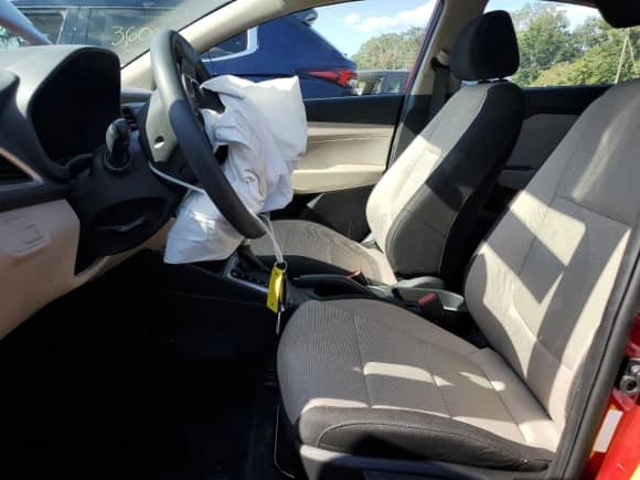 2019 Hyundai Accent SE z VIN 3KPC24A36KE043372, wystawiony jako Copart lot #67177853 z przebiegiem 36 483 mil mil oraz . Historia ofert i sprzedaży dostępna na DreamBid. Obrazek 7.