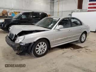 2003 Hyundai Sonata GLS z VIN KMHWF35H63A897263, wystawiony jako Copart lot #52304565 z przebiegiem 112 708 mil mil oraz Nie do naprawy • Non repairable. Historia ofert i sprzedaży dostępna na DreamBid. Obrazek 1.