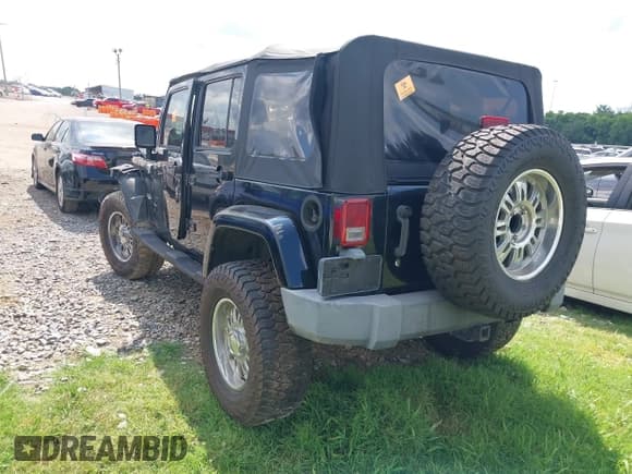 ✅ 2007 Jeep Wrangler Unlimited Sahara • VIN: 1J4GA59117L162954 • Lot: 42709530. Listed on IAAI with Not provided. Free auction sales archive from the USA and detailed vehicle history report at DreamBid. Image 3.