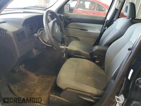 ✅ 2007 Jeep Patriot Sport • VIN: 1J8FF28W67D345719 • Lot: 42592055. Listed on Copart with 118,277 mi. Free auction sales archive from the USA and detailed vehicle history report at DreamBid. Image 7.