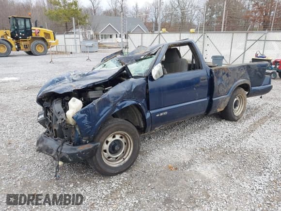 ✅ 2000 Chevrolet S-10 • VIN: 1GCCS1453Y8247402 • Lot: 41541000. Listed on IAAI with Not provided. Free auction sales archive from the USA and detailed vehicle history report at DreamBid. Image 2.
