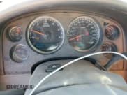 ✅ 2013 Chevrolet Suburban LT • VIN: 1GNSKJE70DR218432 • Lot: 66744264. Wystawiony na Copart z przebiegiem 208 590 mil. Bezpłatny archiwum sprzedaży aukcyjnych z USA i szczegółowy raport historii pojazdu na DreamBid. Zdjęcie 9.