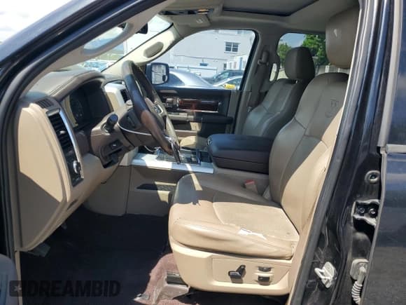 ✅ 2009 Dodge 1500 Laramie • VIN: 1D3HB13T49J521861 • Lot: 50819025. Wystawiony na Copart z przebiegiem 201 358 mil. Bezpłatny archiwum sprzedaży aukcyjnych z USA i szczegółowy raport historii pojazdu na DreamBid. Zdjęcie 7.