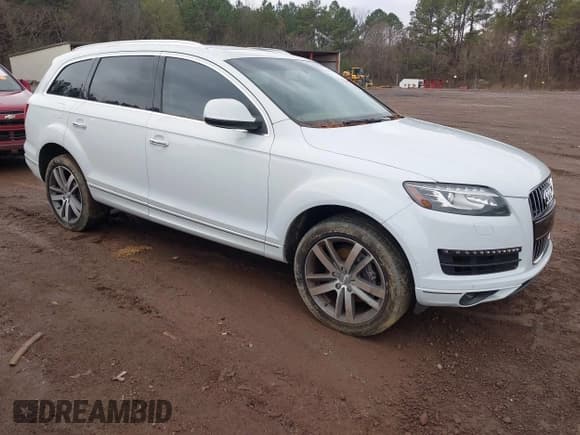 ✅ 2015 Audi Q7 Premium Plus • VIN: WA1LGAFE5FD032522 • Lot: 43881461. Wystawiony na IAAI z przebiegiem 126 634 mil. Bezpłatny archiwum sprzedaży aukcyjnych z USA i szczegółowy raport historii pojazdu na DreamBid. Zdjęcie 1.