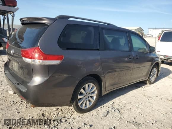 ✅ 2013 Toyota Sienna LE • VIN: 5TDJK3DC7DS068934 • Lot: 92495345. Listed on Copart with 102,035 mi. Free auction sales archive from the USA and detailed vehicle history report at DreamBid. Image 3.