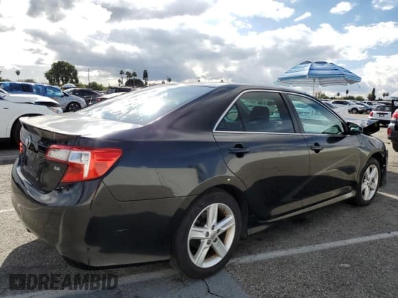 ✅ 2014 Toyota Camry SE • VIN: 4T1BF1FK0EU467615 • Лот: 93007435. Опубликован ранее на Copart с пробегом 151 655 миль. Бесплатный доступ к архиву аукционных продаж из США и подробный отчёт об истории автомобиля на DreamBid. Изображение 3.