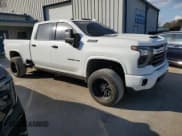 ✅ 2024 Chevrolet Silverado 2500HD LTZ • VIN: 2GC4YPEY8R1188561 • Lot: 61419725. Wystawiony na Copart z przebiegiem 13 902 mil. Bezpłatny archiwum sprzedaży aukcyjnych z USA i szczegółowy raport historii pojazdu na DreamBid. Zdjęcie 4.