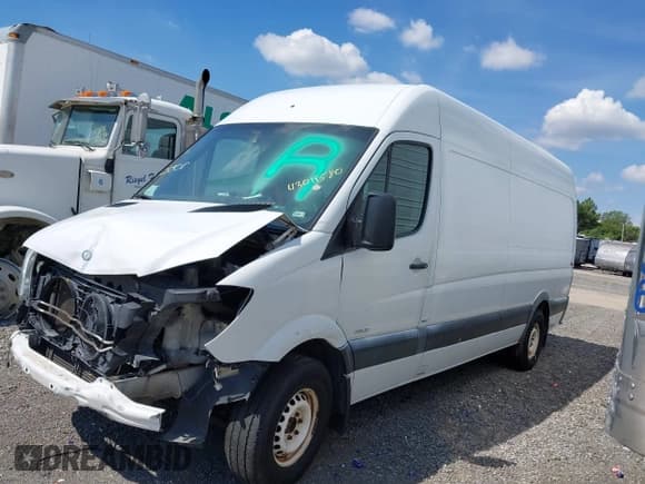 ✅ 2015 Mercedes-Benz Sprinter Cargo EXT • VIN: WD3PE8DB3FP132433 • Lot: 43019580. Wystawiony na IAAI z przebiegiem 258 842 mil. Bezpłatny archiwum sprzedaży aukcyjnych z USA i szczegółowy raport historii pojazdu na DreamBid. Zdjęcie 14.