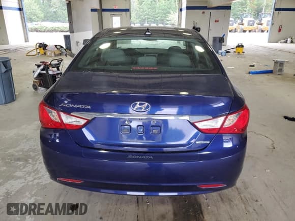 ✅ 2012 Hyundai Sonata SE • VIN: 5NPEC4AC4CH346430 • Lot: 71085334. Listed on Copart with 172,585 mi. Free auction sales archive from the USA and detailed vehicle history report at DreamBid. Image 6.