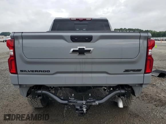 ✅ 2025 Chevrolet Silverado 1500 • VIN: 3GCUKHE80SG133333 • Лот: 66640915. Опубликован ранее на Copart с пробегом 13 203 миль. Бесплатный доступ к архиву аукционных продаж из США и подробный отчёт об истории автомобиля на DreamBid. Изображение 6.