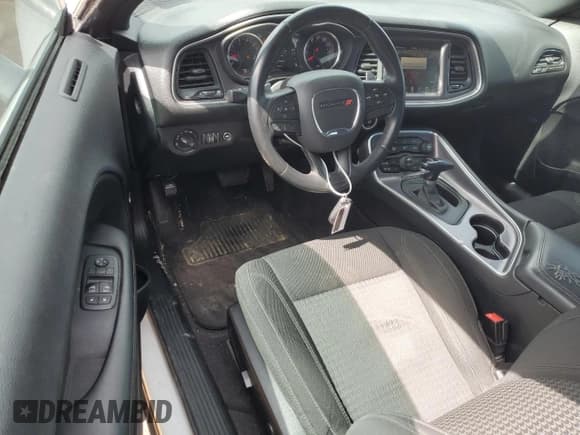 ✅ 2016 Dodge Challenger R/T • VIN: 2C3CDZBT8GH300330 • Lot: 72405354. Wystawiony na Copart z przebiegiem 76 579 mil. Bezpłatny archiwum sprzedaży aukcyjnych z USA i szczegółowy raport historii pojazdu na DreamBid. Zdjęcie 8.