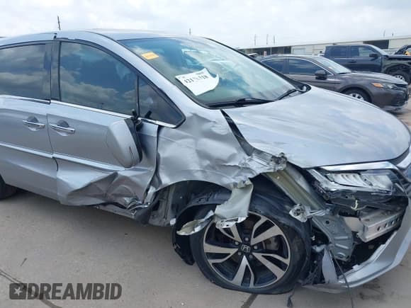 ✅ 2018 Honda Odyssey Elite • VIN: 5FNRL6H98JB062513 • Lot: 42126318. Listed on IAAI with 75,589 mi. Free auction sales archive from the USA and detailed vehicle history report at DreamBid. Image 6.