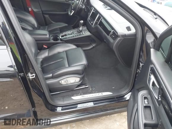 ✅ 2018 Porsche Macan GTS • VIN: WP1AG2A59JLB60351 • Lot: 43535091. Listed on IAAI with 88,828 mi. Free auction sales archive from the USA and detailed vehicle history report at DreamBid. Image 5.