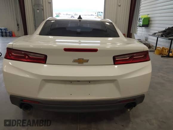 2016 Chevrolet Camaro 1LT z VIN 1G1FA1RX4G0172015, wystawiony jako IAAI lot #43063287 z przebiegiem 100 160 mil mil oraz . Historia ofert i sprzedaży dostępna na DreamBid. Obrazek 16.