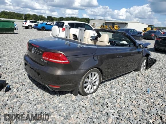 ✅ 2013 Volkswagen Eos Sport • VIN: WVWBW8AH6DV004170 • Лот: 86692455. Опубликован ранее на Copart с пробегом 52 592 миль. Бесплатный доступ к архиву аукционных продаж из США и подробный отчёт об истории автомобиля на DreamBid. Изображение 3.