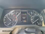 ✅ 2023 Toyota Tundra SR5 • VIN: 5TFLA5EC9PX014314 • Lot: 94642155. Wystawiony na Copart z przebiegiem 33 941 mil. Bezpłatny archiwum sprzedaży aukcyjnych z USA i szczegółowy raport historii pojazdu na DreamBid. Zdjęcie 9.