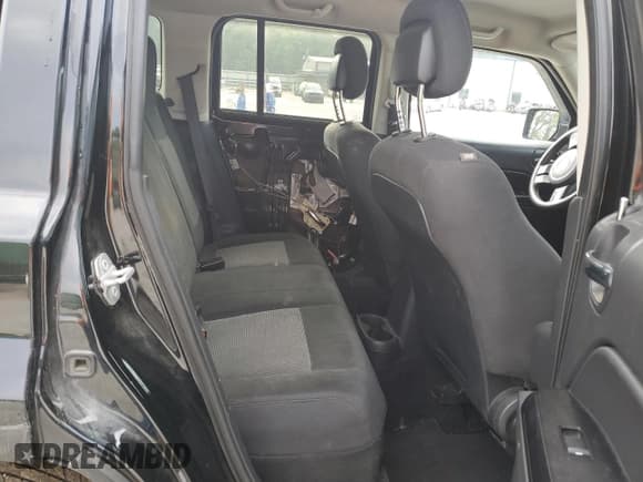 ✅ 2015 Jeep Patriot Sport • VIN: 1C4NJRBB8FD162577 • Lot: 68801634. Listed on Copart with 132,870 mi. Free auction sales archive from the USA and detailed vehicle history report at DreamBid. Image 11.