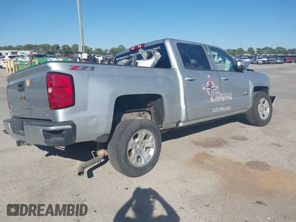 2017 Chevrolet Silverado 1500 LT with VIN 3GCUKREC4HG504058, listed as a IAAI auction lot 43038017 with Not provided miles and . Bid and sale history available at DreamBid. Image 4.