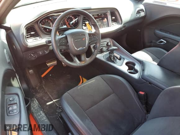 ✅ 2023 Dodge Challenger GT • VIN: 2C3CDZKG4PH546603 • Lot: 57500114. Wystawiony na Copart z przebiegiem 6 198 mil. Bezpłatny archiwum sprzedaży aukcyjnych z USA i szczegółowy raport historii pojazdu na DreamBid. Zdjęcie 8.