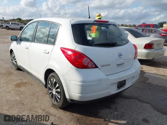 ✅ 2011 Nissan Versa S • VIN: 3N1BC1CP5BL468135 • Lot: 43716217. Wystawiony na IAAI z przebiegiem 173 793 mil. Bezpłatny archiwum sprzedaży aukcyjnych z USA i szczegółowy raport historii pojazdu na DreamBid. Zdjęcie 3.