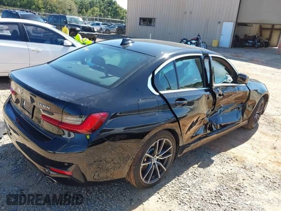 2021 BMW 3 Series 330i с VIN 3MW5R1J03M8B73097, выставлен на аукционе IAAI как лот 43364582 с пробегом 27 936 миль миль и . История ставок и продаж доступна на DreamBid. Изображение 4.