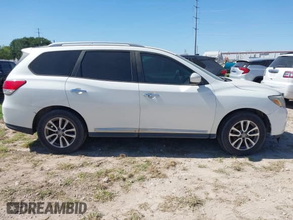 ✅ 2014 Nissan Pathfinder SV • VIN: 5N1AR2MN9EC616289 • Lot: 41965424. Listed on IAAI with 215,270 mi. Free auction sales archive from the USA and detailed vehicle history report at DreamBid. Image 13.