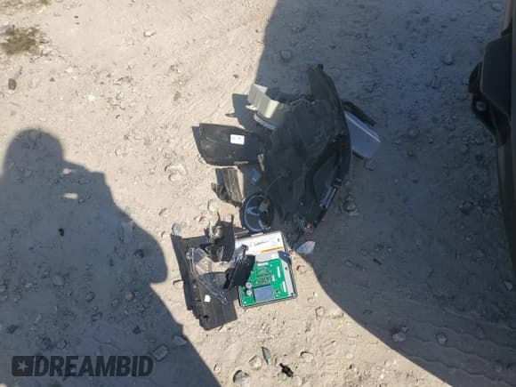 ✅ 2020 Toyota Highlander XLE • VIN: 5TDGZRBH4LS029448 • Lot: 80268435. Wystawiony na Copart z przebiegiem 93 895 mil. Bezpłatny archiwum sprzedaży aukcyjnych z USA i szczegółowy raport historii pojazdu na DreamBid. Zdjęcie 13.