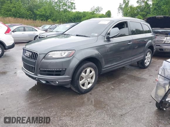 ✅ 2015 Audi Q7 Premium Plus • VIN: WA1LGAFE3FD007098 • Lot: 42250770. Wystawiony na IAAI z przebiegiem 207 431 mil. Bezpłatny archiwum sprzedaży aukcyjnych z USA i szczegółowy raport historii pojazdu na DreamBid. Zdjęcie 18.