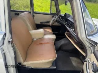 ✅ 1965 Mercedes-Benz 190 • VIN: 11001010128181 • Lot: 94197345. Wystawiony na Copart z przebiegiem 77 434 mil. Bezpłatny archiwum sprzedaży aukcyjnych z USA i szczegółowy raport historii pojazdu na DreamBid. Zdjęcie 5.