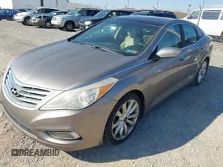 ✅ 2013 Hyundai Azera • VIN: KMHFH4JGXDA303112 • Лот: 43611021. Опубликован ранее на IAAI с пробегом 107 219 миль. Бесплатный доступ к архиву аукционных продаж из США и подробный отчёт об истории автомобиля на DreamBid. Изображение 2.