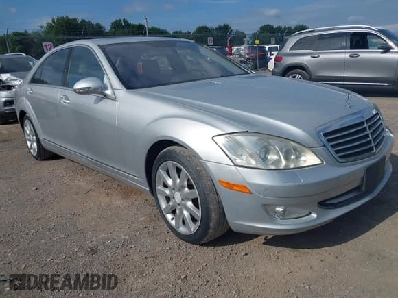 ✅ 2008 Mercedes-Benz S 550 • VIN: WDDNG86X88A178089 • Lot: 42770343. Wystawiony na IAAI z przebiegiem 98 937 mil. Bezpłatny archiwum sprzedaży aukcyjnych z USA i szczegółowy raport historii pojazdu na DreamBid. Zdjęcie 1.