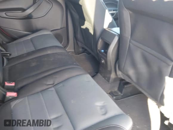 ✅ 2016 Ford Escape SE • VIN: 1FMCU9GX5GUB10713 • Lot: 43716484. Wystawiony na IAAI z przebiegiem 149 190 mil. Bezpłatny archiwum sprzedaży aukcyjnych z USA i szczegółowy raport historii pojazdu na DreamBid. Zdjęcie 8.