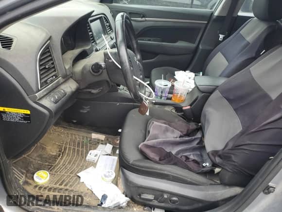 2017 Hyundai Elantra SE z VIN 5NPD84LF4HH194953, wystawiony jako Copart lot #71695695 z przebiegiem 124 703 mil mil oraz Szkoda całkowita • Salvage title. Historia ofert i sprzedaży dostępna na DreamBid. Obrazek 7.