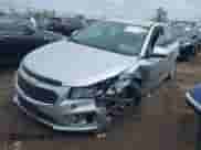 2015 Chevrolet Cruze LT z VIN 1G1PC5SB1F7172502, wystawiony jako IAAI lot #43353575 z przebiegiem 151 816 mil mil oraz . Historia ofert i sprzedaży dostępna na DreamBid. Obrazek 2.