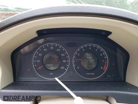 ✅ 2008 Volvo V70 • VIN: YV1BW982681051407 • Лот: 67832064. Опубликован ранее на Copart с пробегом 227 220 миль. Бесплатный доступ к архиву аукционных продаж из США и подробный отчёт об истории автомобиля на DreamBid. Изображение 9.