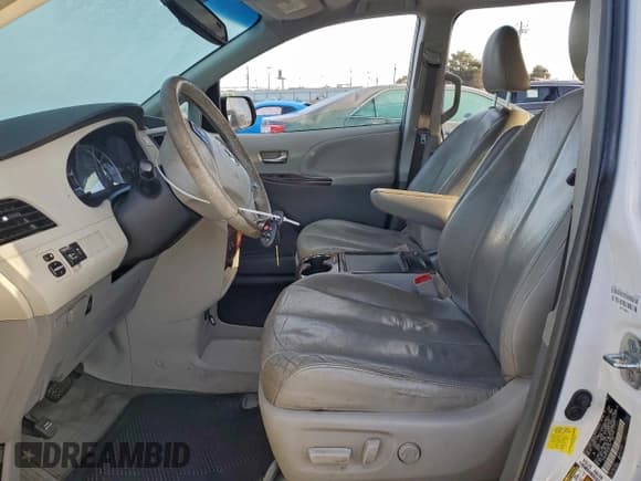 ✅ 2013 Toyota Sienna XLE • VIN: 5TDYK3DC3DS284116 • Lot: 95488785. Wystawiony na Copart z przebiegiem 137 694 mil. Bezpłatny archiwum sprzedaży aukcyjnych z USA i szczegółowy raport historii pojazdu na DreamBid. Zdjęcie 7.