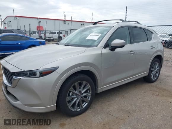 ✅ 2024 Mazda CX-5 S Premium Plus • VIN: JM3KFBEL9R0531028 • Лот: 42602000. Опубликован ранее на IAAI с пробегом 3 940 миль. Бесплатный доступ к архиву аукционных продаж из США и подробный отчёт об истории автомобиля на DreamBid. Изображение 17.