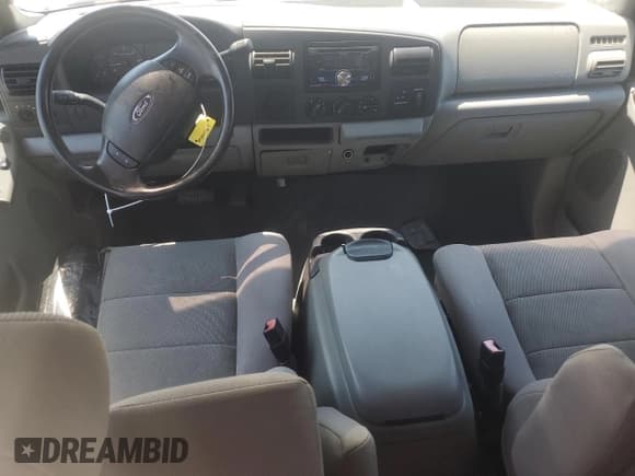 ✅ 2005 Ford F-250 XL • VIN: 1FTNX20525EA83143 • Lot: 61446145. Wystawiony na Copart z przebiegiem 177 679 mil. Bezpłatny archiwum sprzedaży aukcyjnych z USA i szczegółowy raport historii pojazdu na DreamBid. Zdjęcie 8.