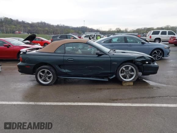 ✅ 1998 Ford Mustang GT • VIN: 1FAFP45X9WF105831 • Lot: 41891002. Wystawiony na IAAI z przebiegiem 80 381 mil. Bezpłatny archiwum sprzedaży aukcyjnych z USA i szczegółowy raport historii pojazdu na DreamBid. Zdjęcie 13.