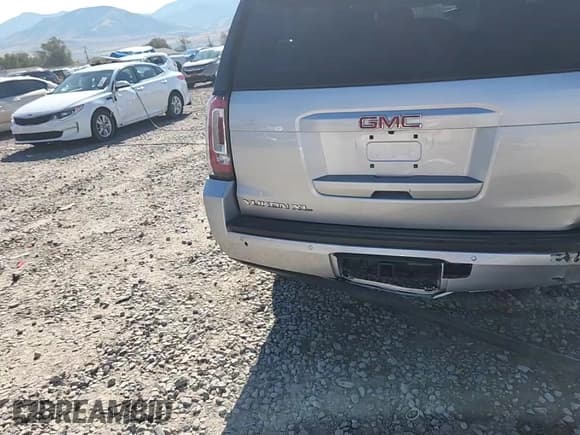 ✅ 2018 GMC Yukon XL SLT • VIN: 1GKS2GKC4JR185786 • Lot: 71130145. Listed on Copart with 132,850 mi. Free auction sales archive from the USA and detailed vehicle history report at DreamBid. Image 15.