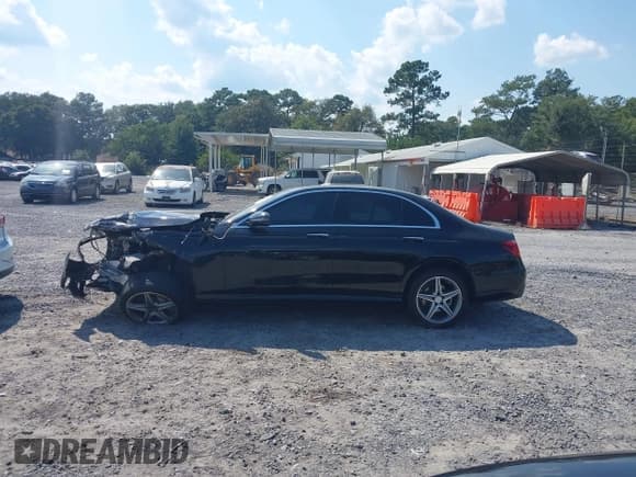 ✅ 2017 Mercedes-Benz E 300 Luxury • VIN: WDDZF4JB4HA032748 • Lot: 43258625. Wystawiony na IAAI z przebiegiem 122 012 mil. Bezpłatny archiwum sprzedaży aukcyjnych z USA i szczegółowy raport historii pojazdu na DreamBid. Zdjęcie 15.