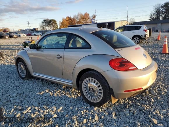 ✅ 2014 Volkswagen Beetle 1.8T • VIN: 3VWJ17AT0EM634798 • Lot: 92348755. Wystawiony na Copart z przebiegiem 95 806 mil. Bezpłatny archiwum sprzedaży aukcyjnych z USA i szczegółowy raport historii pojazdu na DreamBid. Zdjęcie 2.