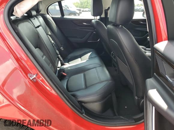 ✅ 2020 Jaguar XE S • VIN: SAJAE4FX5LCP63590 • Lot: 68736013. Wystawiony na Copart z przebiegiem 30 939 mil. Bezpłatny archiwum sprzedaży aukcyjnych z USA i szczegółowy raport historii pojazdu na DreamBid. Zdjęcie 10.