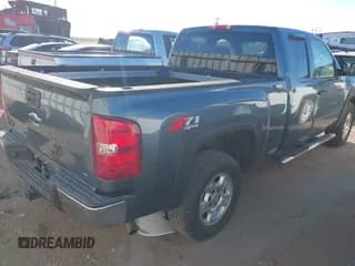 ✅ 2008 Chevrolet Silverado 1500 2LT • VIN: 2GCEK19J181300647 • Lot: 43570076. Wystawiony na IAAI z przebiegiem 252 983 mil. Bezpłatny archiwum sprzedaży aukcyjnych z USA i szczegółowy raport historii pojazdu na DreamBid. Zdjęcie 4.