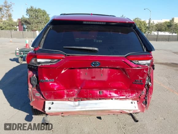 ✅ 2021 Toyota RAV4 Hybrid XLE • VIN: 2T3R6RFV9MW005275 • Lot: 43511592. Wystawiony na IAAI z przebiegiem 114 324 mil. Bezpłatny archiwum sprzedaży aukcyjnych z USA i szczegółowy raport historii pojazdu na DreamBid. Zdjęcie 6.