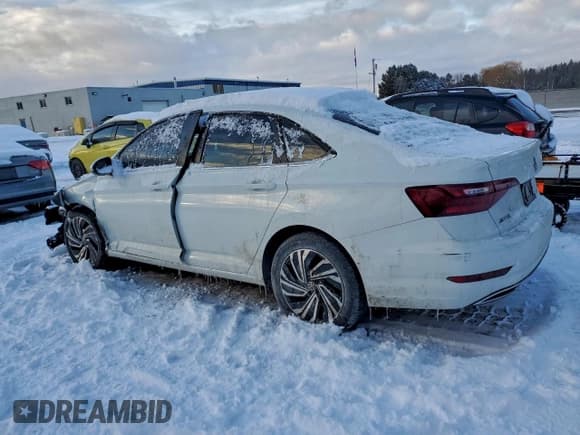 ✅ 2021 Volkswagen Jetta SEL Premium • VIN: 3VWG57BU2MM054005 • Lot: 95281895. Listed on Copart with 96,322 mi. Free auction sales archive from the USA and detailed vehicle history report at DreamBid. Image 2.